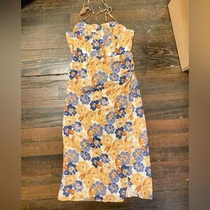 Floral dress with slit detail